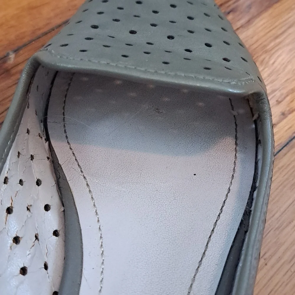Leather Flats 8/10